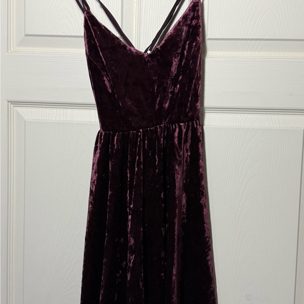 Forever 21 Shimmery Burgundy Velvet Strappy Dress – Women’s Small